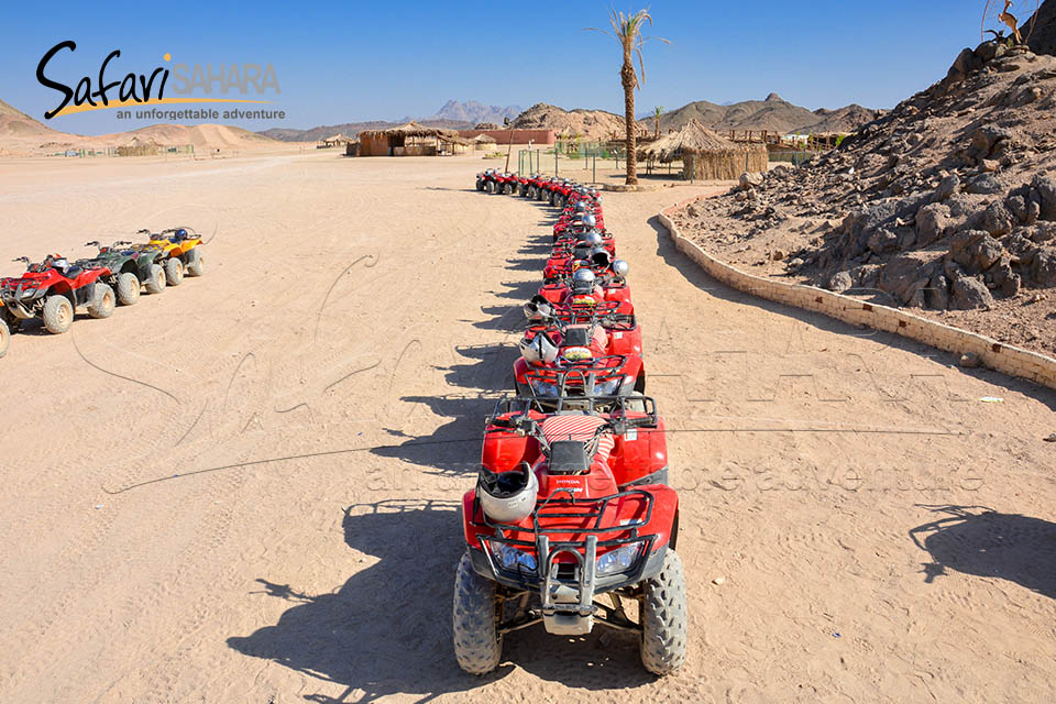Excursión de safari por el desierto al atardecer de Hurghada en quad