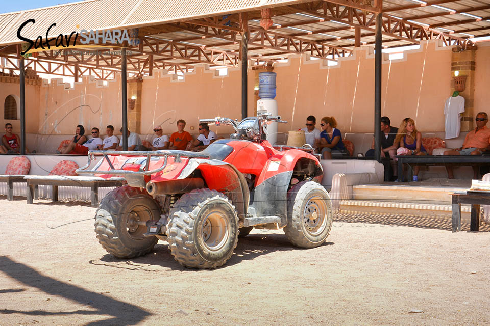 Safari en quad: viaje de medio día al parque Sahara