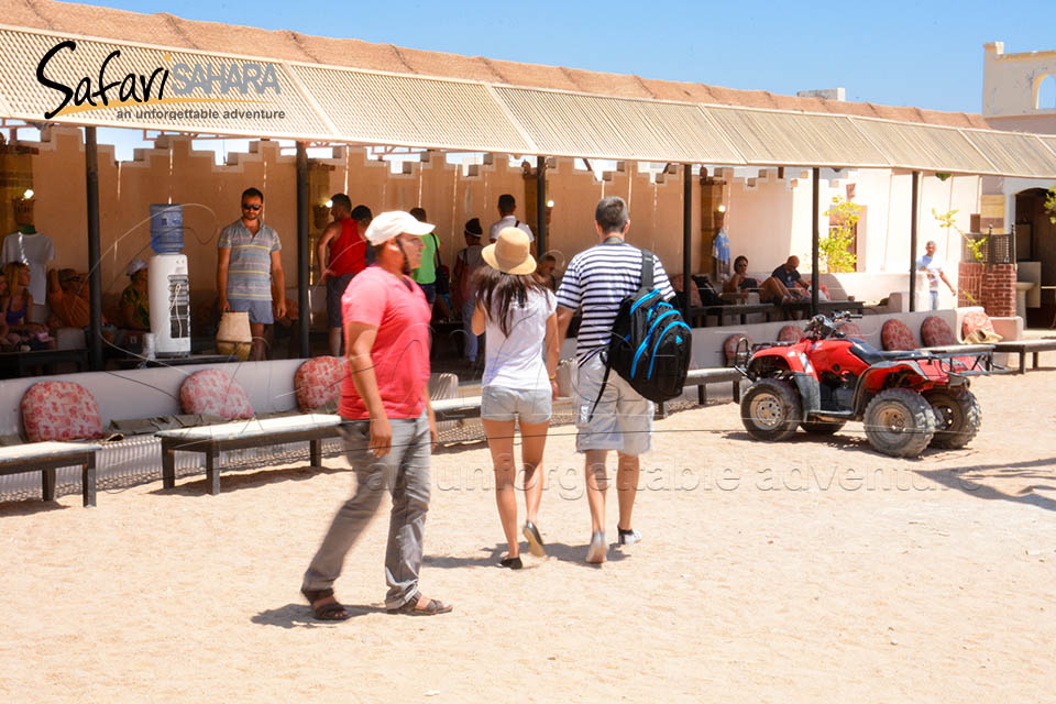 Safari en quad por el desierto de Sharm con cena y espectáculo