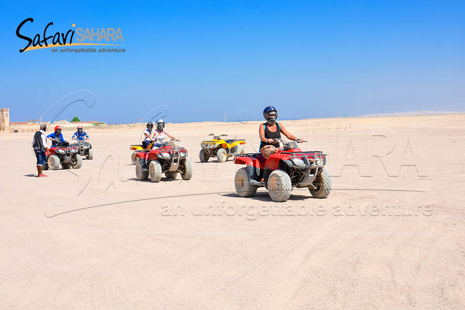 Safari en quad por el desierto de Sharm con cena y espectáculo