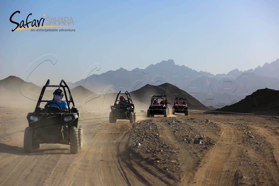 Paseo al atardecer en buggy Polaris RZR en el desierto de Sharm