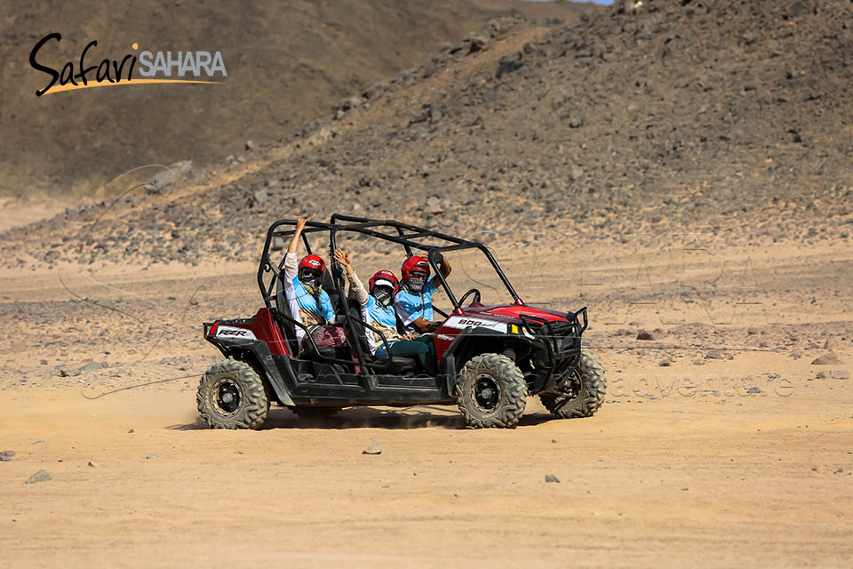 Paseo al atardecer en buggy Polaris RZR en el desierto de Sharm