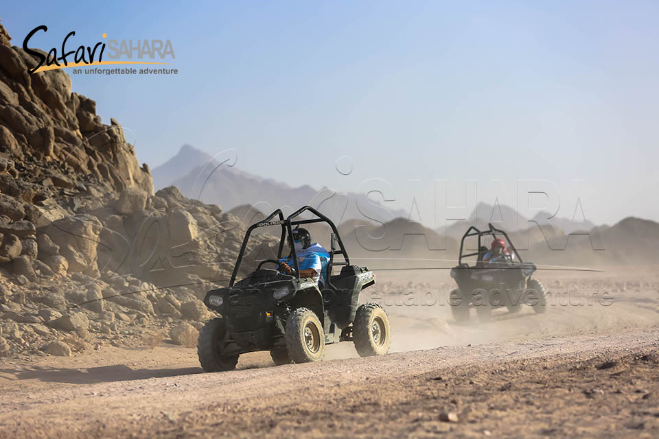 Paseo al atardecer en buggy Polaris RZR en el desierto de Sharm