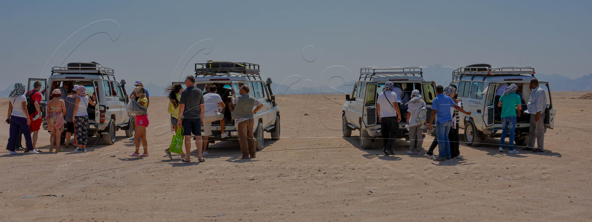 Sahl Hasheesh Safari al atardecer por el desierto